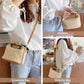Stijlvolle Stro Crossbody Tas voor Dames met Afneembare Schouderriem en Gespdesign