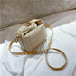 Stijlvolle Stro Crossbody Tas voor Dames met Afneembare Schouderriem en Gespdesign