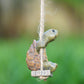 🎉Nieuw! Beperkte Tijd – 50% KORTING⏰ Speelse Schildpad Schommel Decoratie